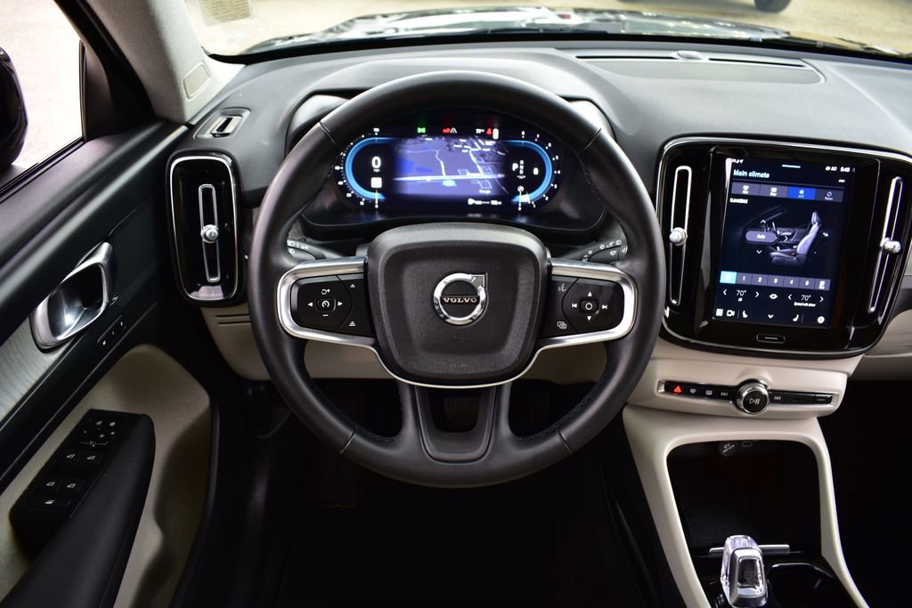 Used 2023 Volvo XC40 B5 Plus image 35