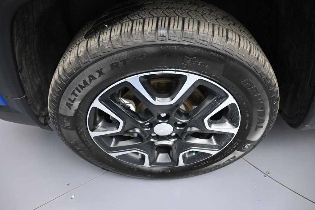 Used 2022 Jeep Compass Latitude w/ Sun and Sound Group AWD/4WD image 14