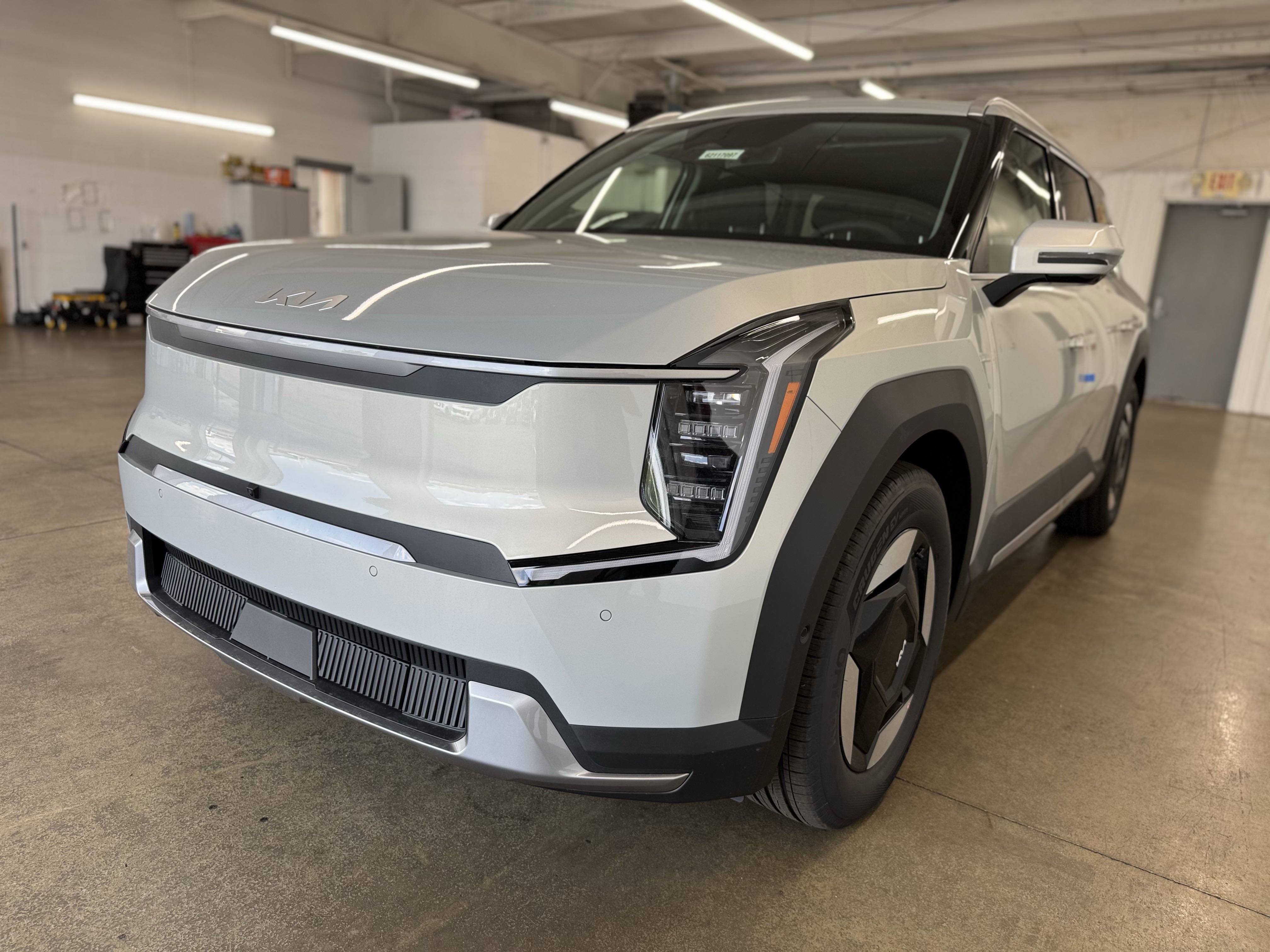 New 2026 Kia EV9 Wind image 22
