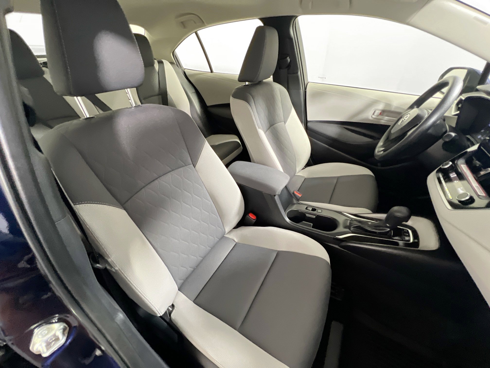 Used 2025 Toyota Corolla LE w/ Convenience Package FWD image 31