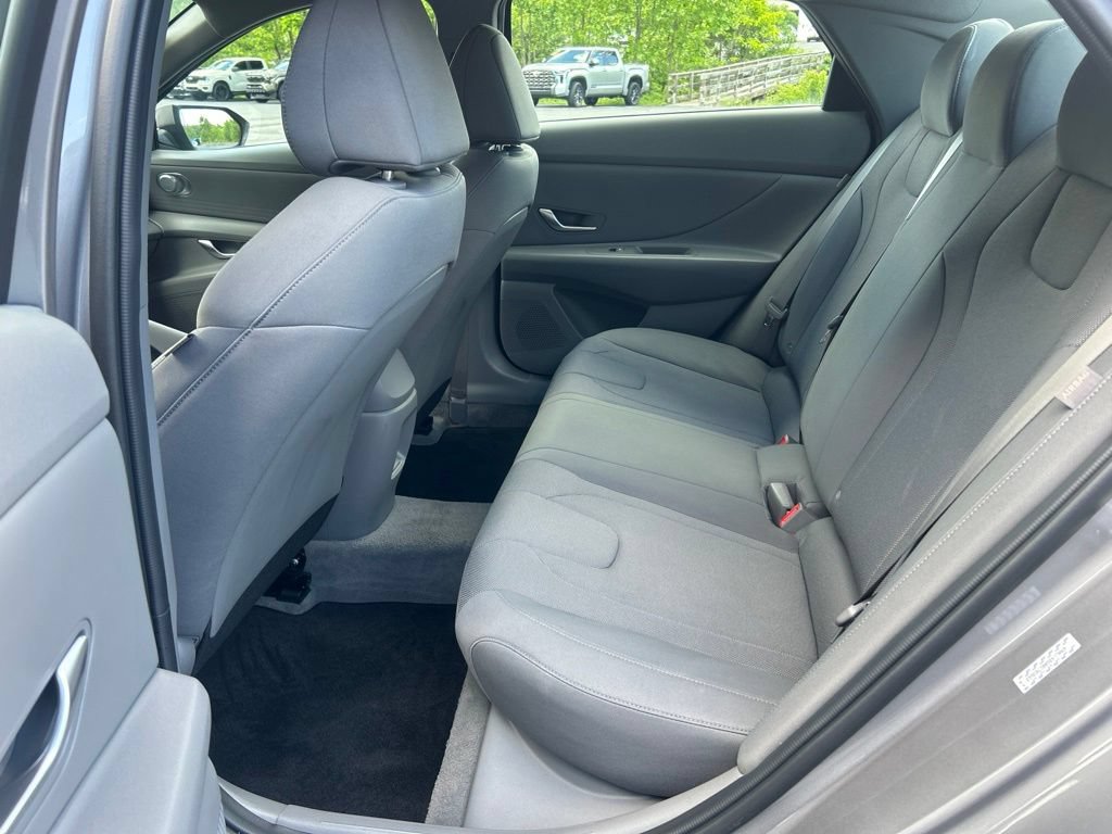 Used 2024 Hyundai Elantra SE FWD image 28