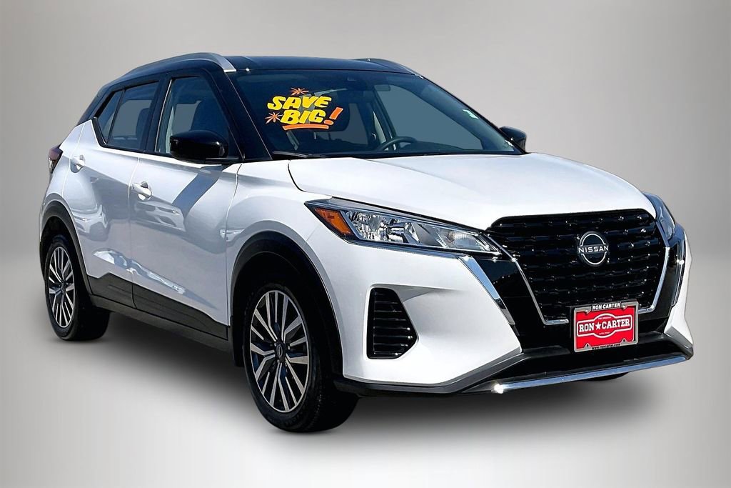 Used 2024 Nissan Kicks SV image 1