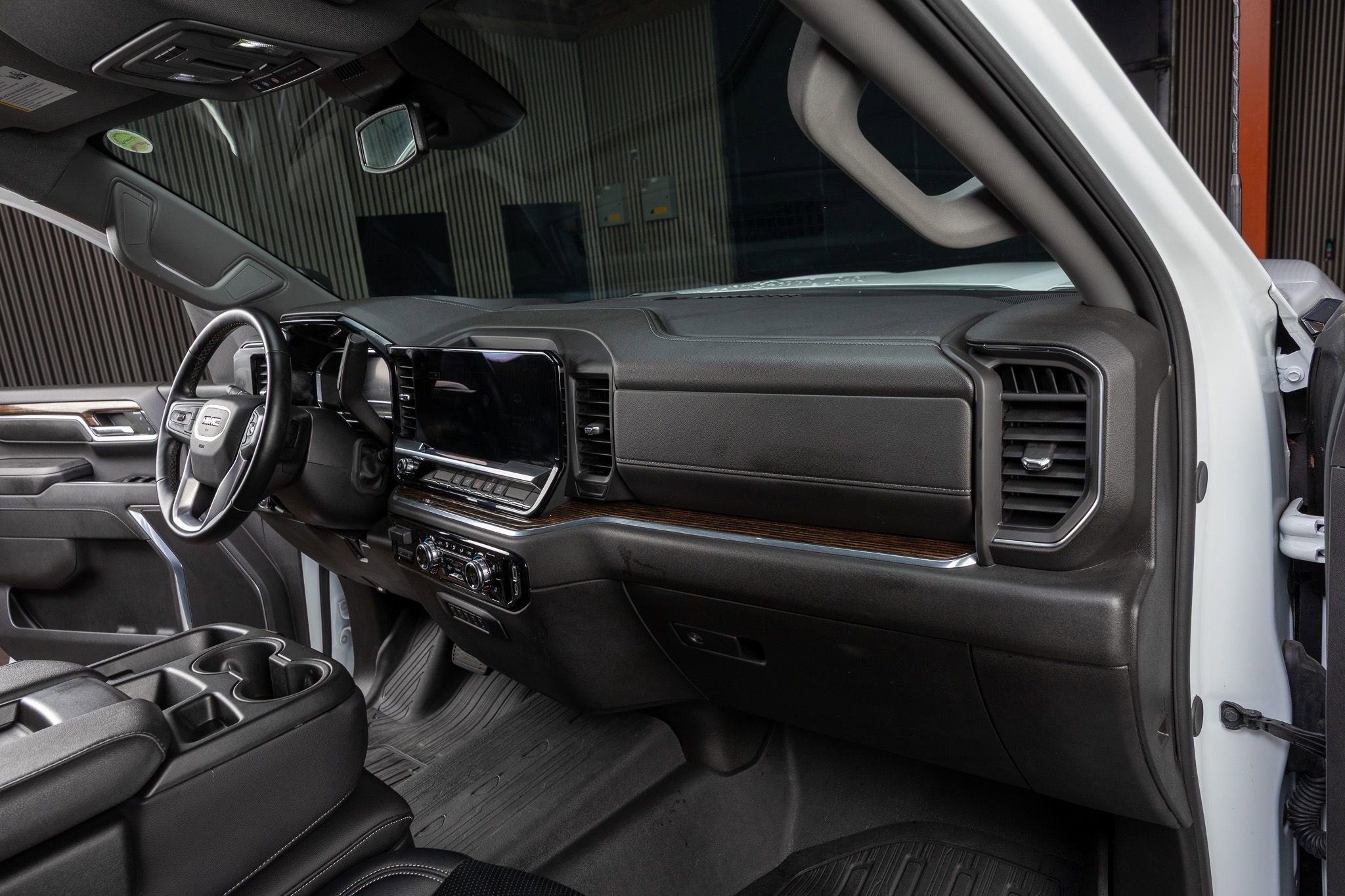 Used 2024 GMC Sierra 3500 SLE w/ SLE Value Package image 17