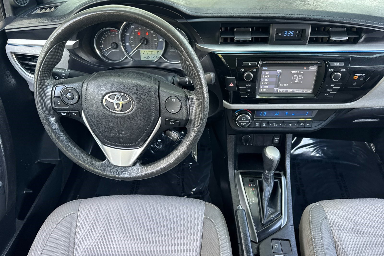 Used 2015 Toyota Corolla LE FWD image 28