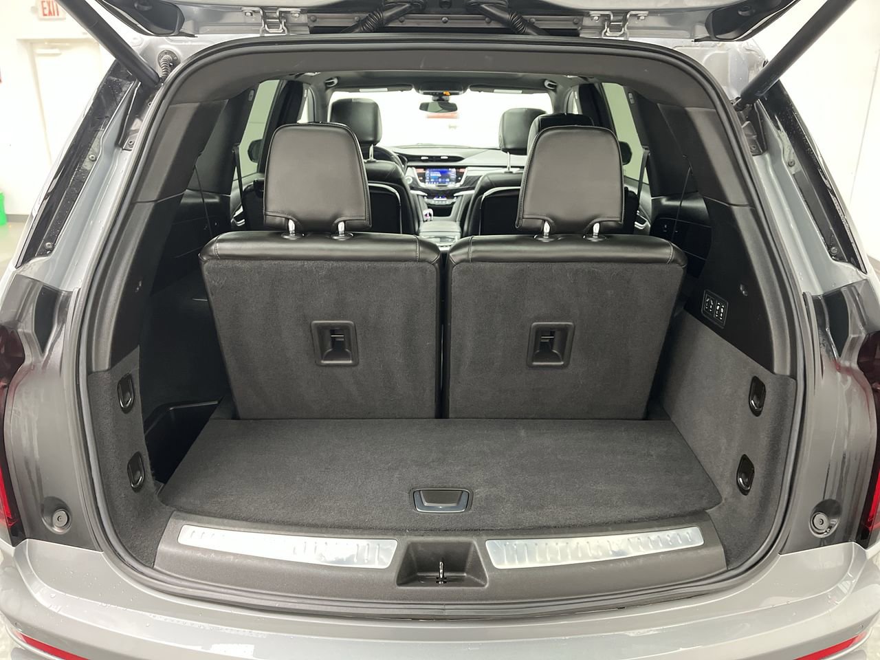 Certified 2025 Cadillac XT6 Premium Luxury AWD/4WD image 35