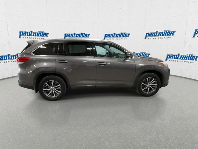 Used 2017 Toyota Highlander XLE image 12