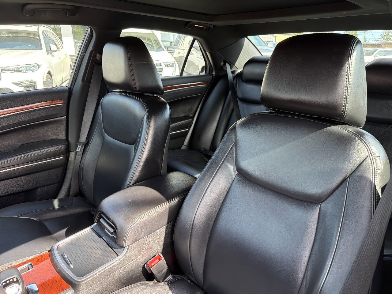 Used 2013 Chrysler 300 w/ Driver Convenience Group RWD image 34