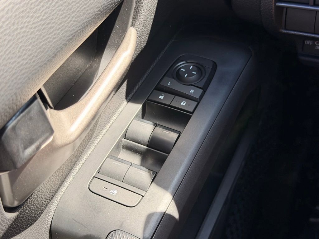 Used 2025 Toyota Tacoma Limited AWD/4WD image 29