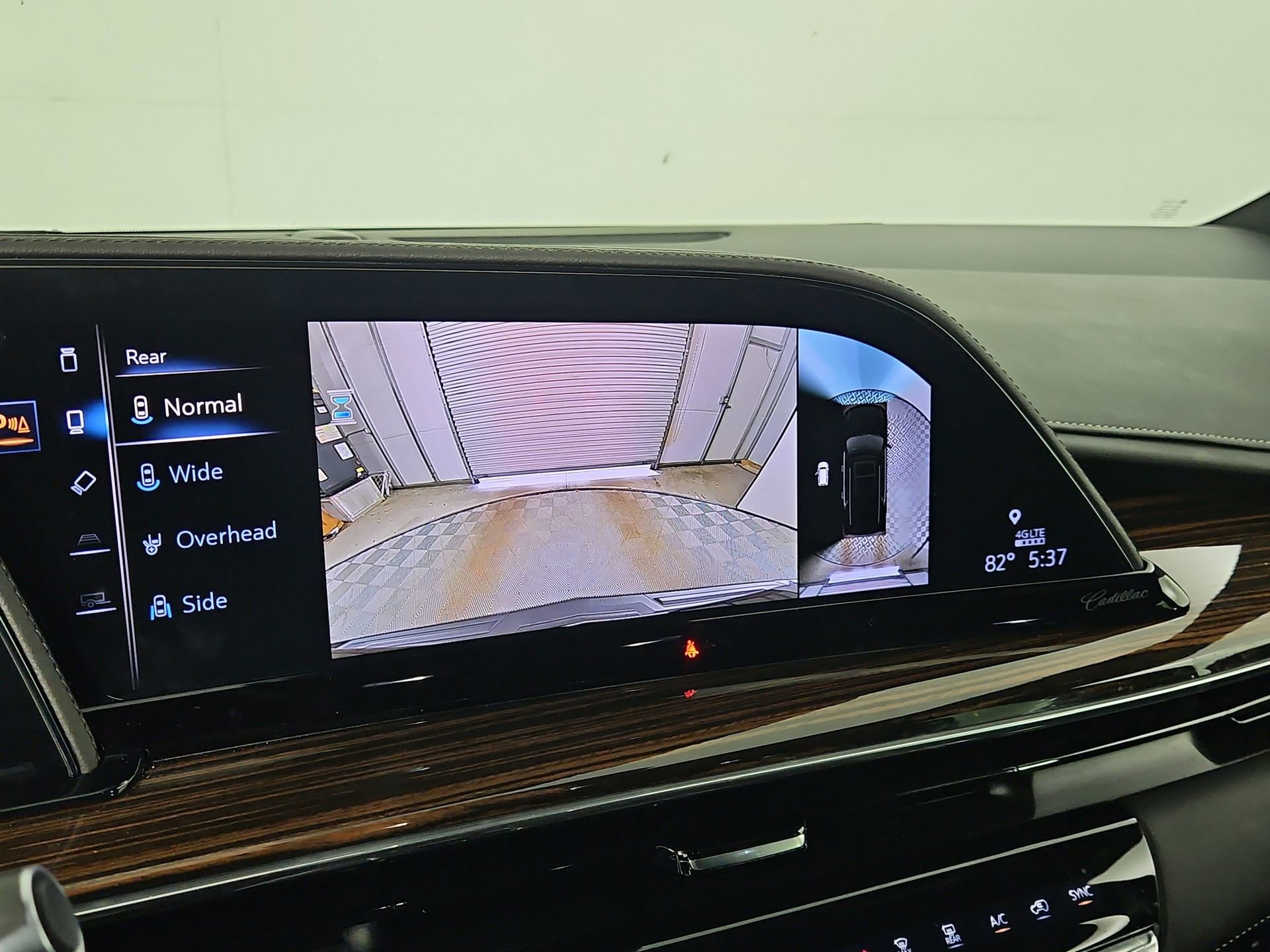 Used 2023 Cadillac Escalade Premium Luxury AWD/4WD image 28