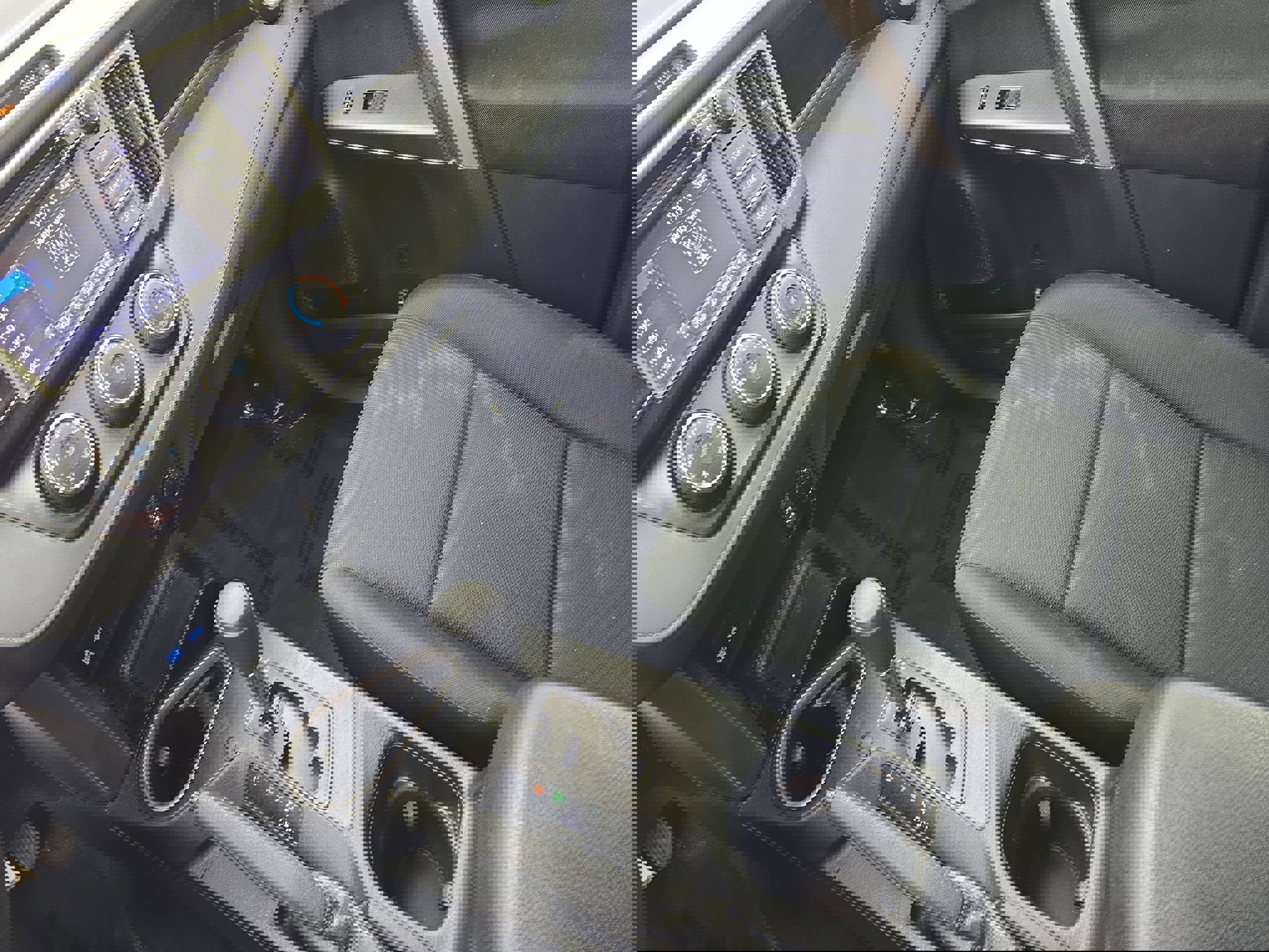 Used 2018 Toyota RAV4 LE image 22