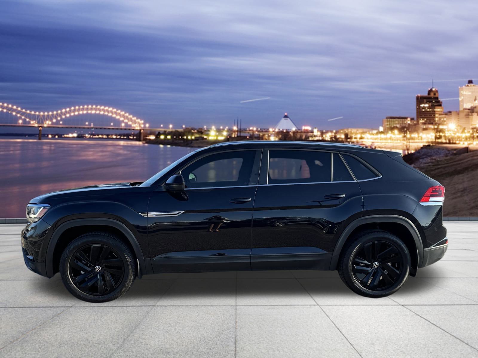 Used 2023 Volkswagen Atlas Cross Sport SE image 2