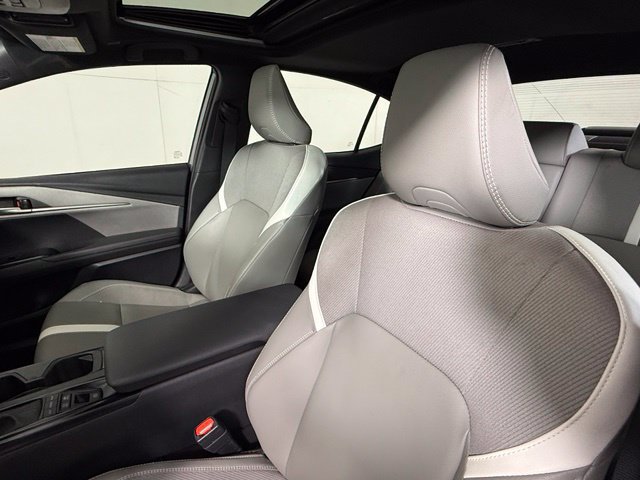 Used 2026 Toyota Camry SE w/ Multimedia Upgrade Package FWD image 5