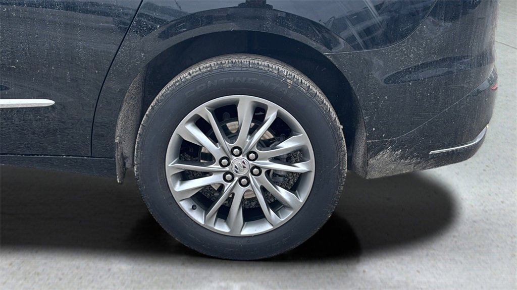 Used 2023 Buick Enclave Avenir image 25