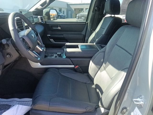 Used 2025 Toyota Sequoia Platinum AWD/4WD image 16