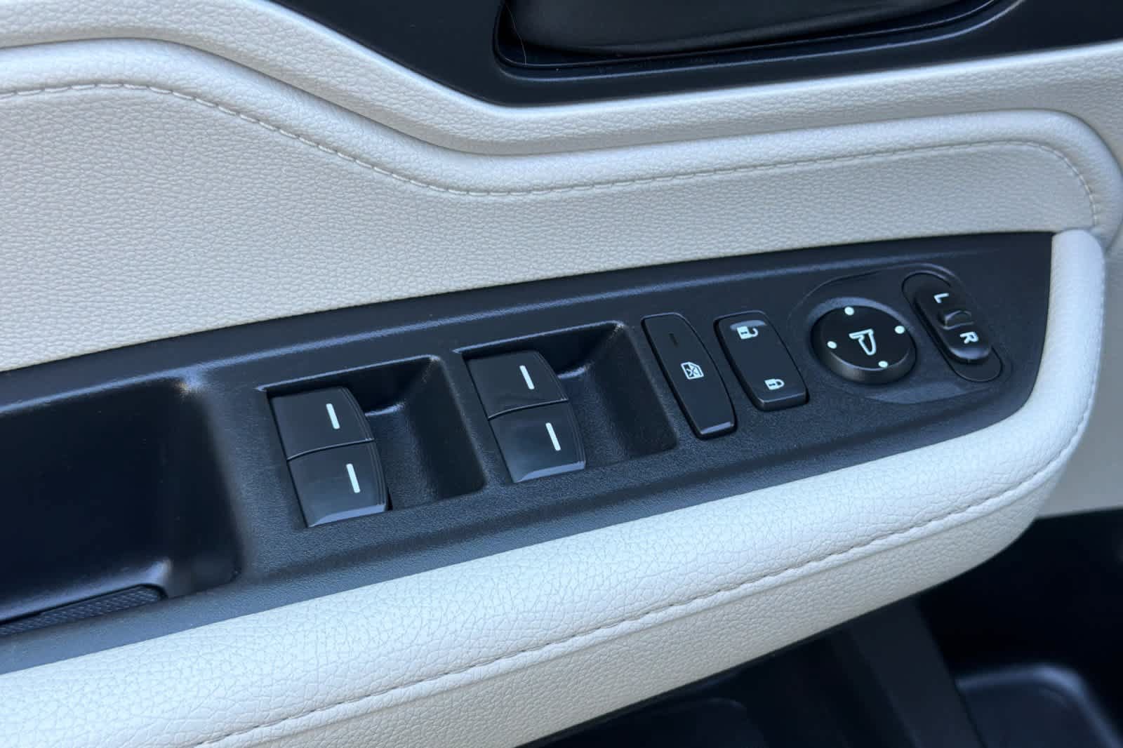 Used 2025 Honda Odyssey EX-L image 13