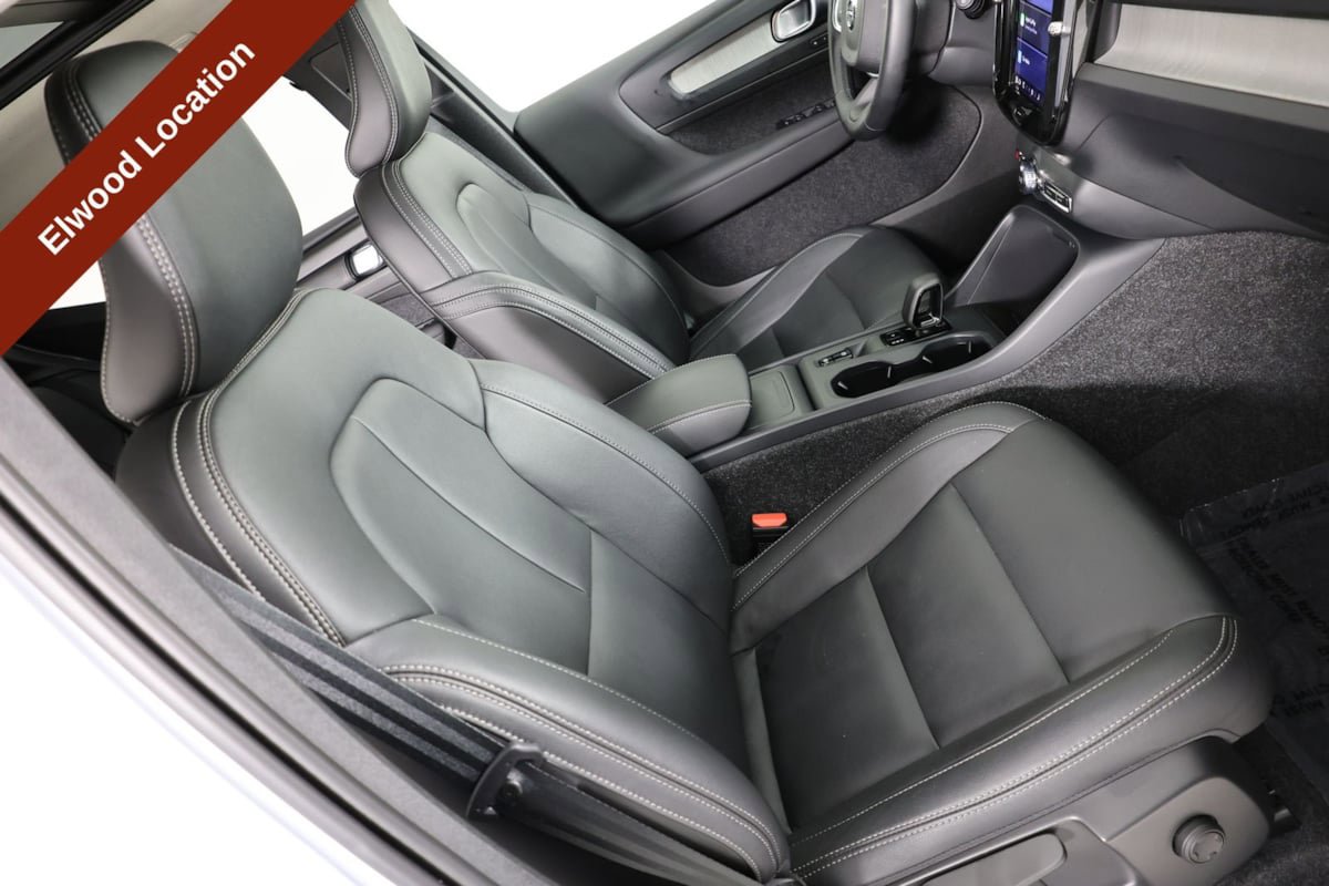 Used 2025 Volvo XC40 B5 Core AWD/4WD image 11