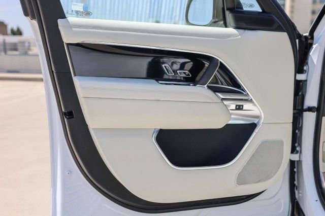 New 2025 Land Rover Range Rover SE image 24