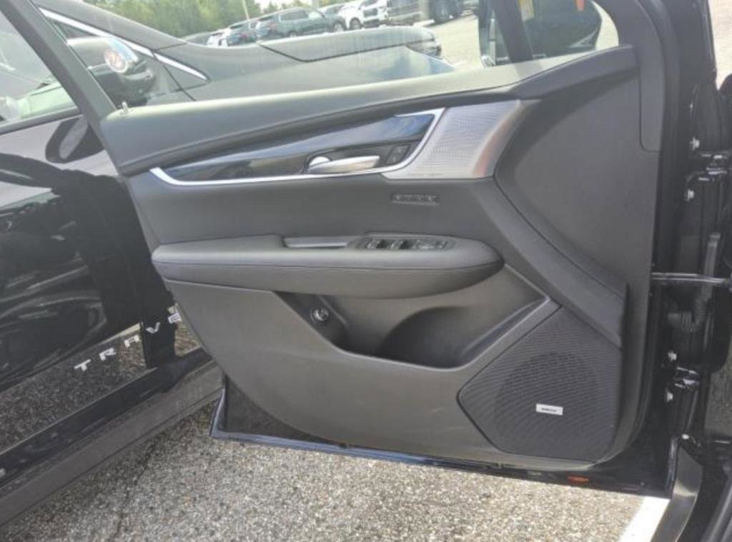 Used 2025 Cadillac XT5 Premium Luxury image 4