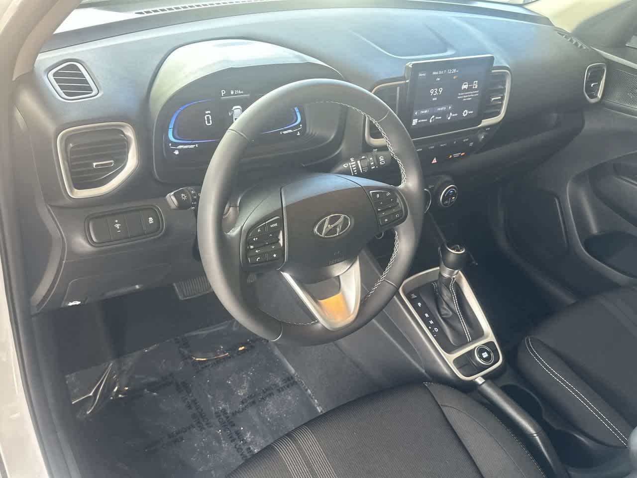 Used 2024 Hyundai Venue SEL FWD image 13