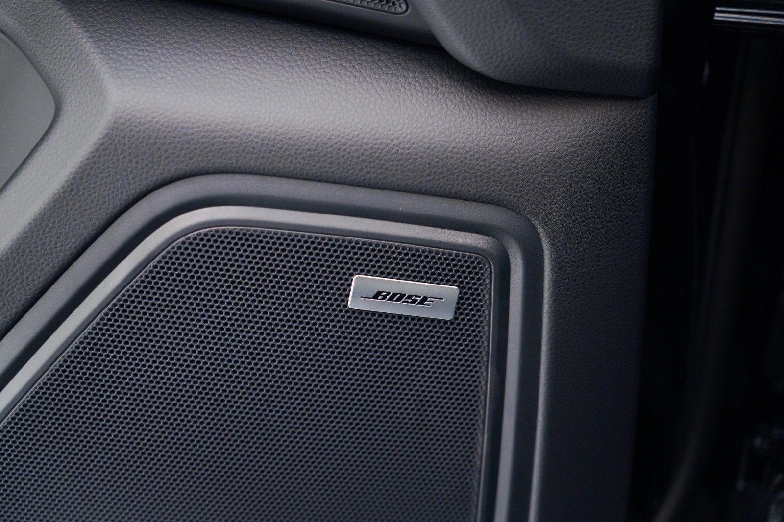 New 2026 Porsche Macan Turbo image 25