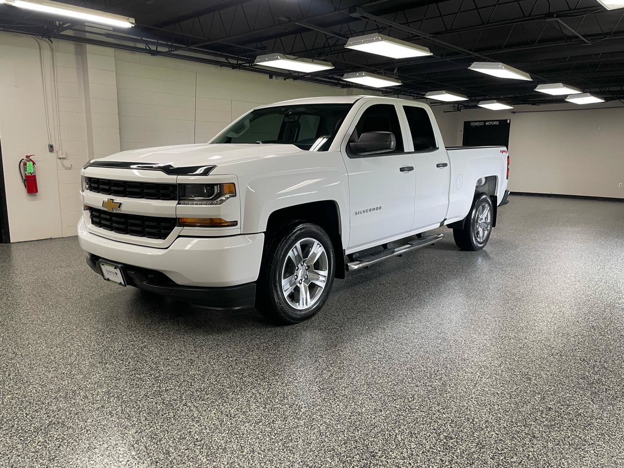 Used 2017 Chevrolet Silverado 1500 Custom w/ Custom Convenience Package AWD/4WD image 10