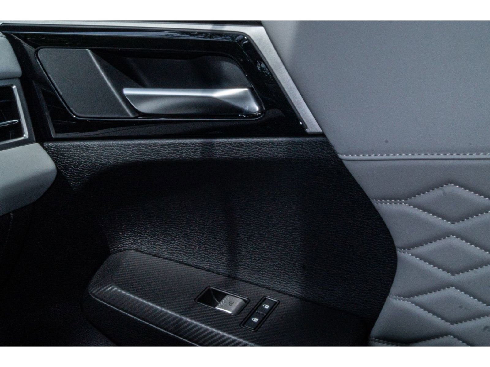 New 2025 Mitsubishi Outlander 4WD Plug-In Hybrid image 24