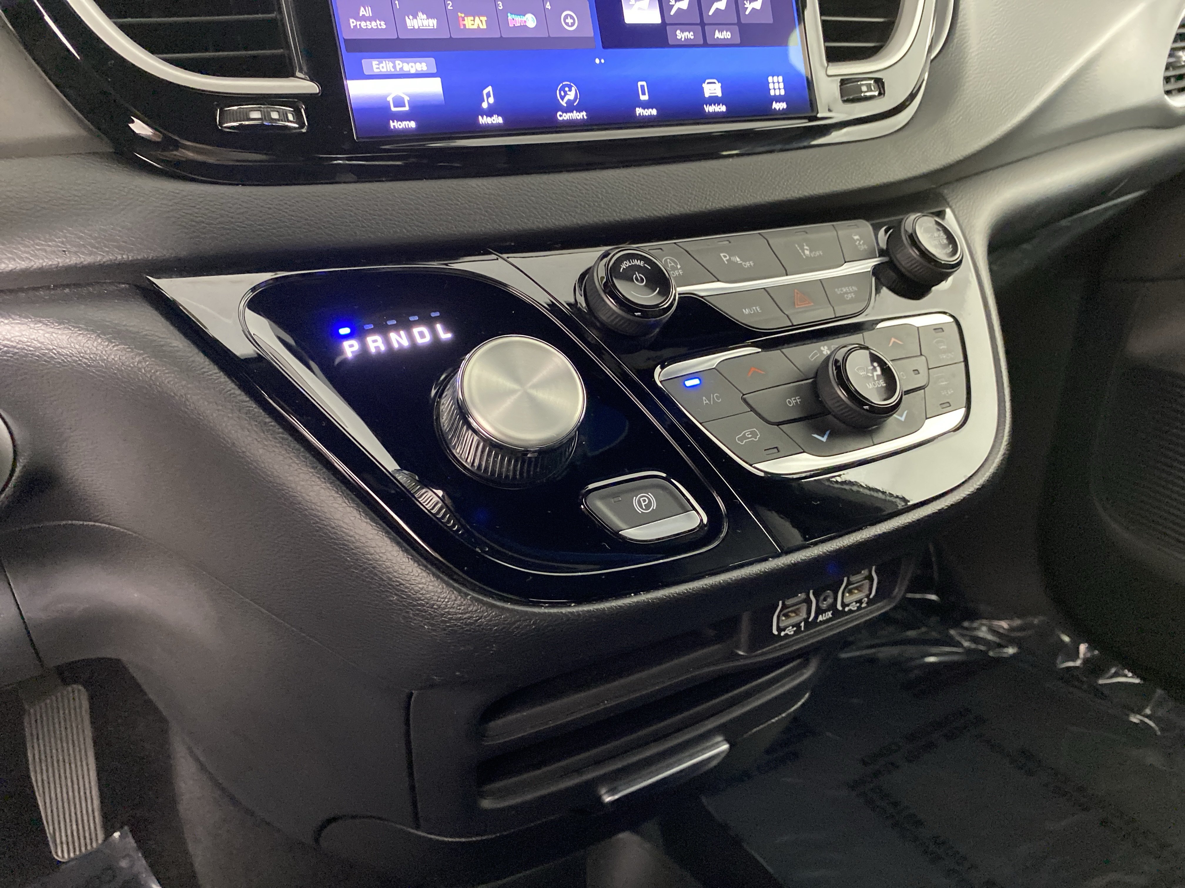 Used 2025 Chrysler Pacifica Select FWD image 29