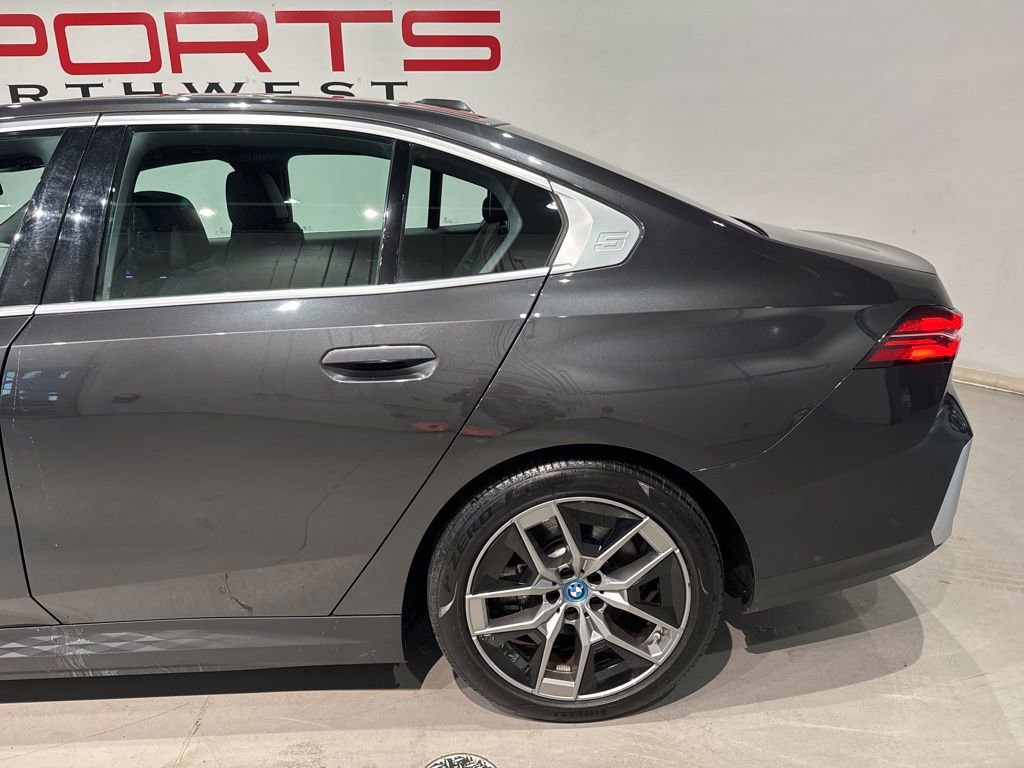 Used 2025 BMW i5 xDrive40 w/ Premium Package AWD/4WD image 6