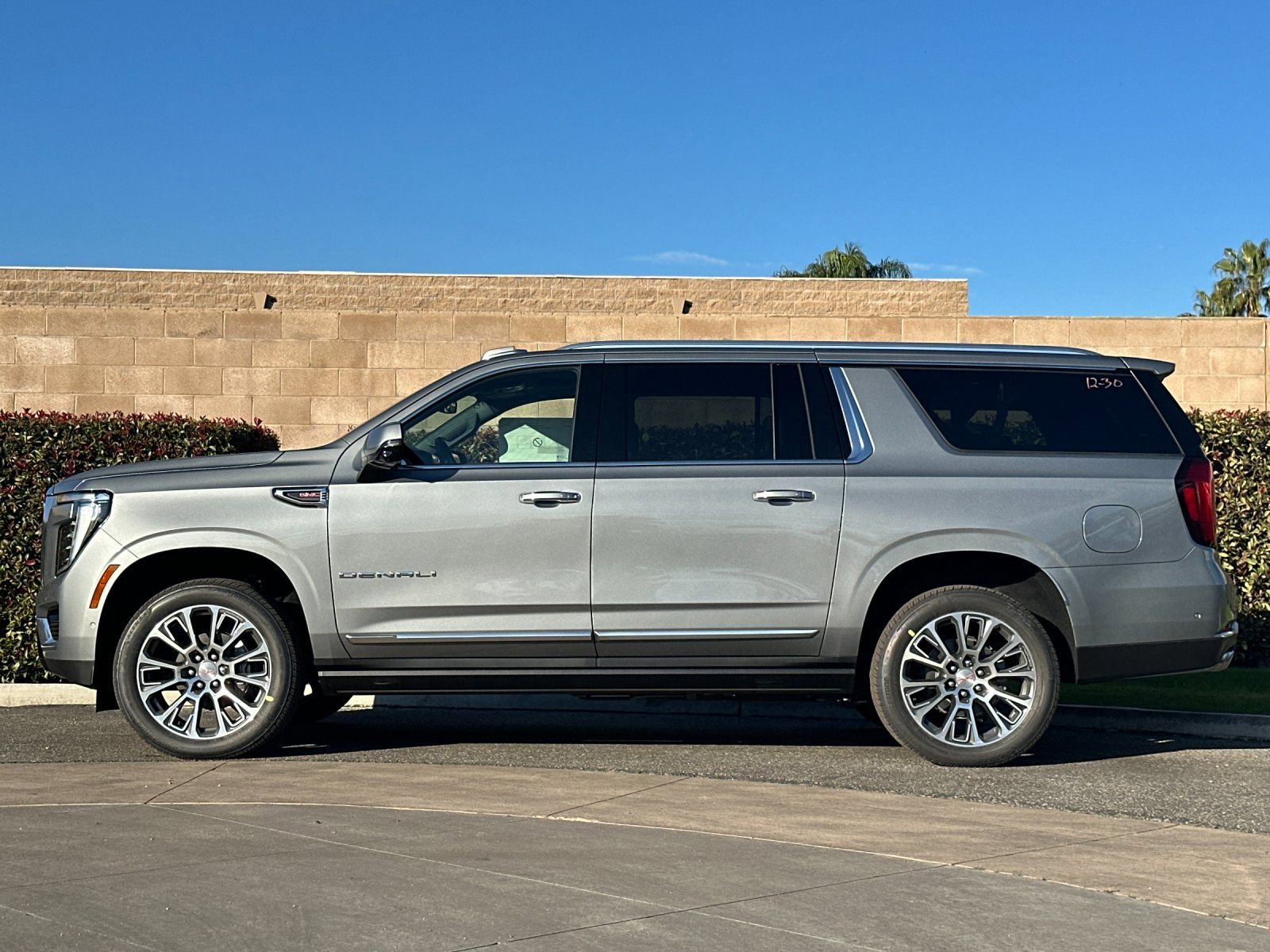 New 2026 GMC Yukon XL Denali w/ Sun & Power Step Package AWD/4WD image 7