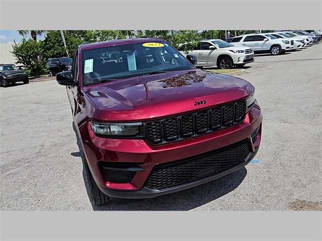 Used 2023 Jeep Grand Cherokee Altitude image 29