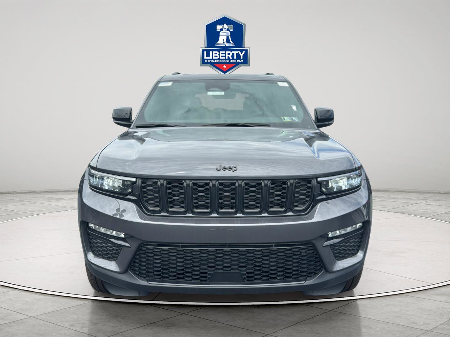 New 2025 Jeep Grand Cherokee Limited w/ Black Appearance Package AWD/4WD image 1