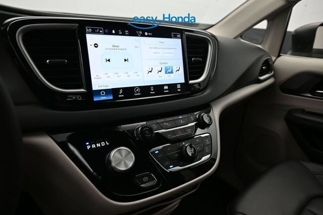 Used 2023 Chrysler Pacifica Touring-L FWD image 11