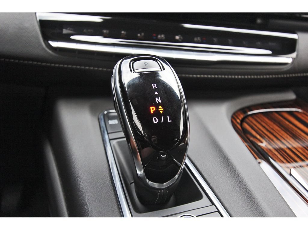Used 2024 Cadillac Escalade ESV Luxury RWD image 25