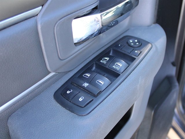 Used 2017 RAM 1500 Classic SLT AWD/4WD image 13