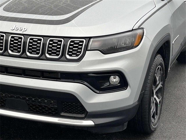 Used 2024 Jeep Compass Limited w/ Mopar Graphics Package image 10