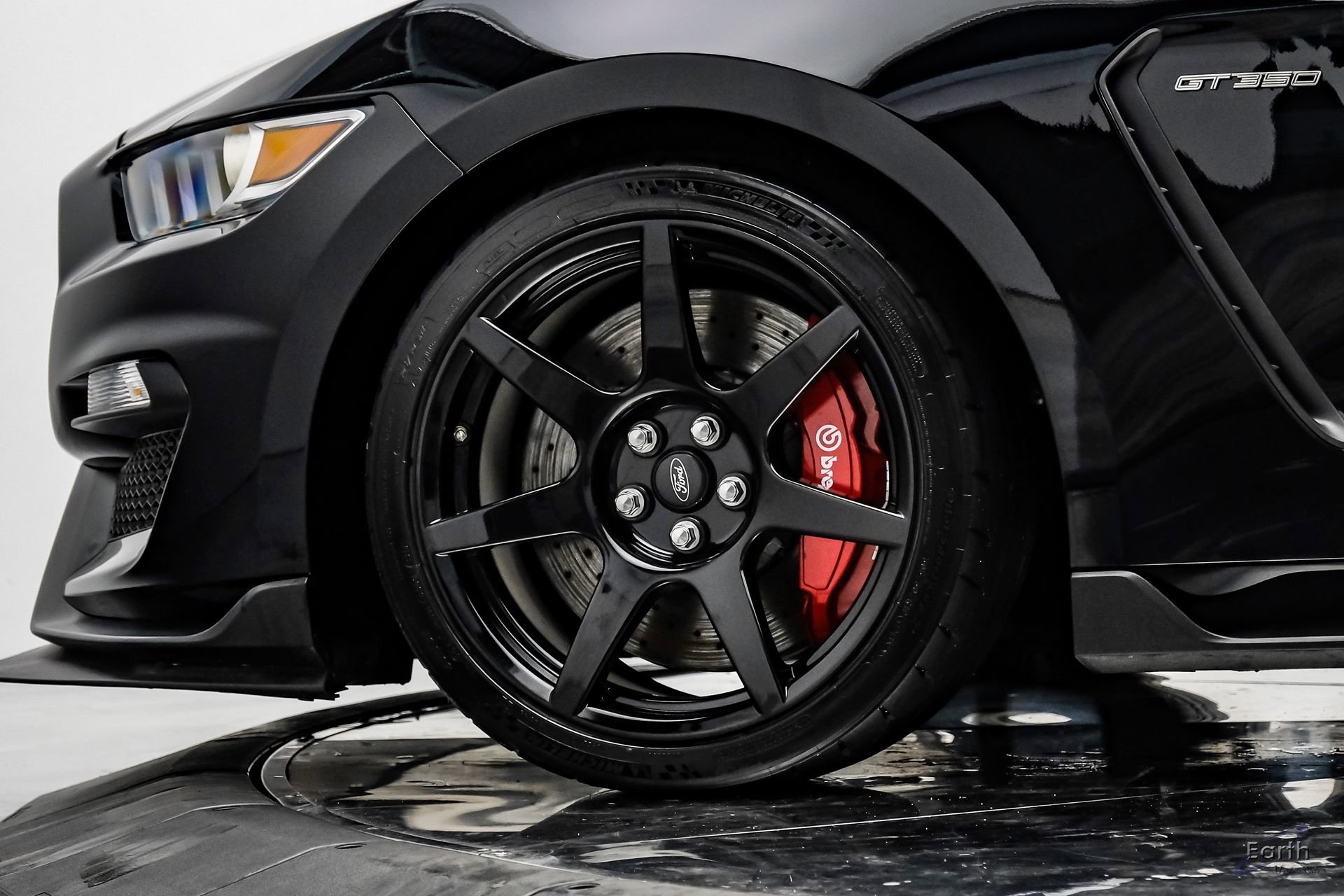 Used 2018 Ford Mustang Shelby GT350R w/ GT350R Equipment Group 920A RWD image 82