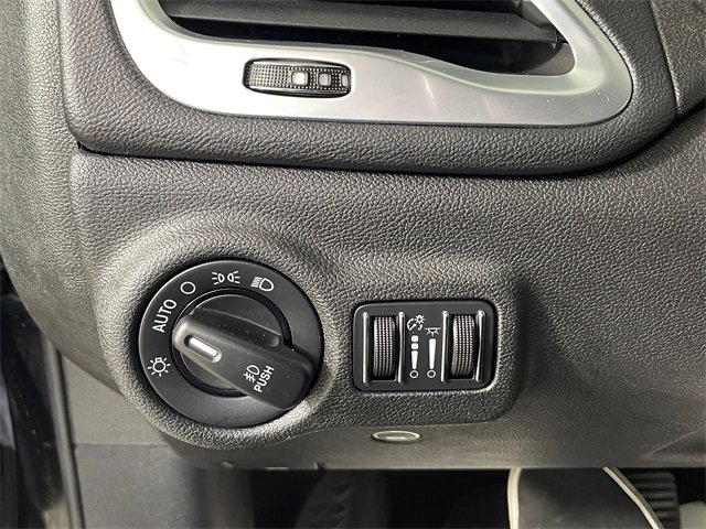 Used 2013 Dodge Dart Limited w/ Technology Group image 13