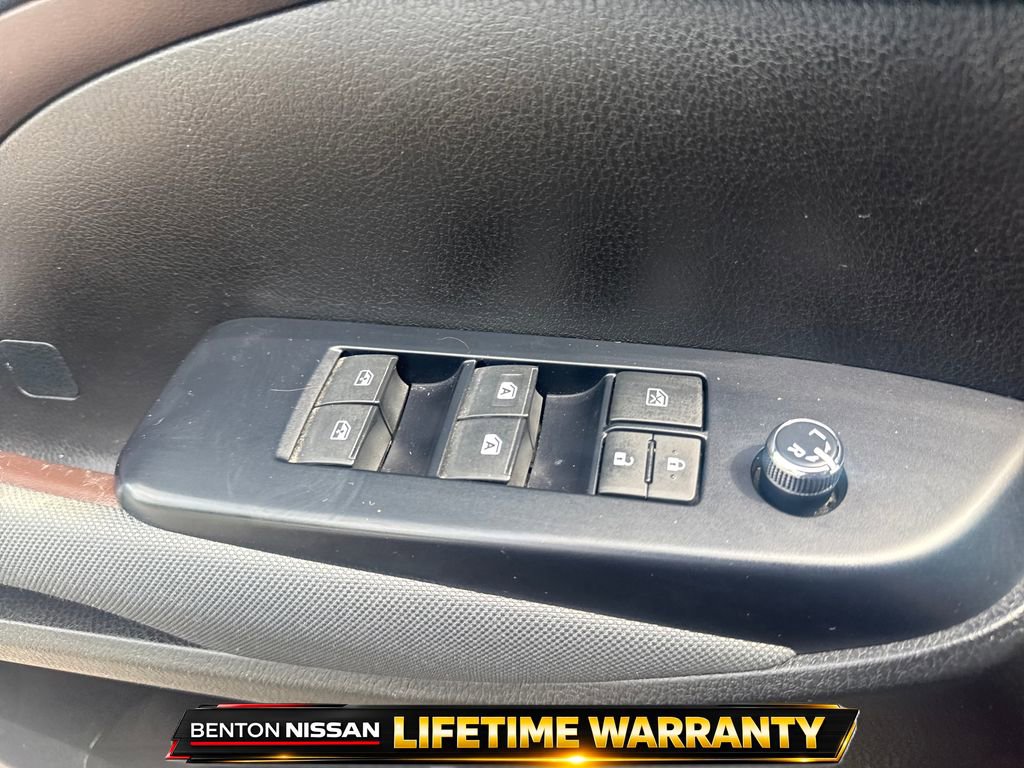 Used 2019 Toyota Highlander LE FWD image 12