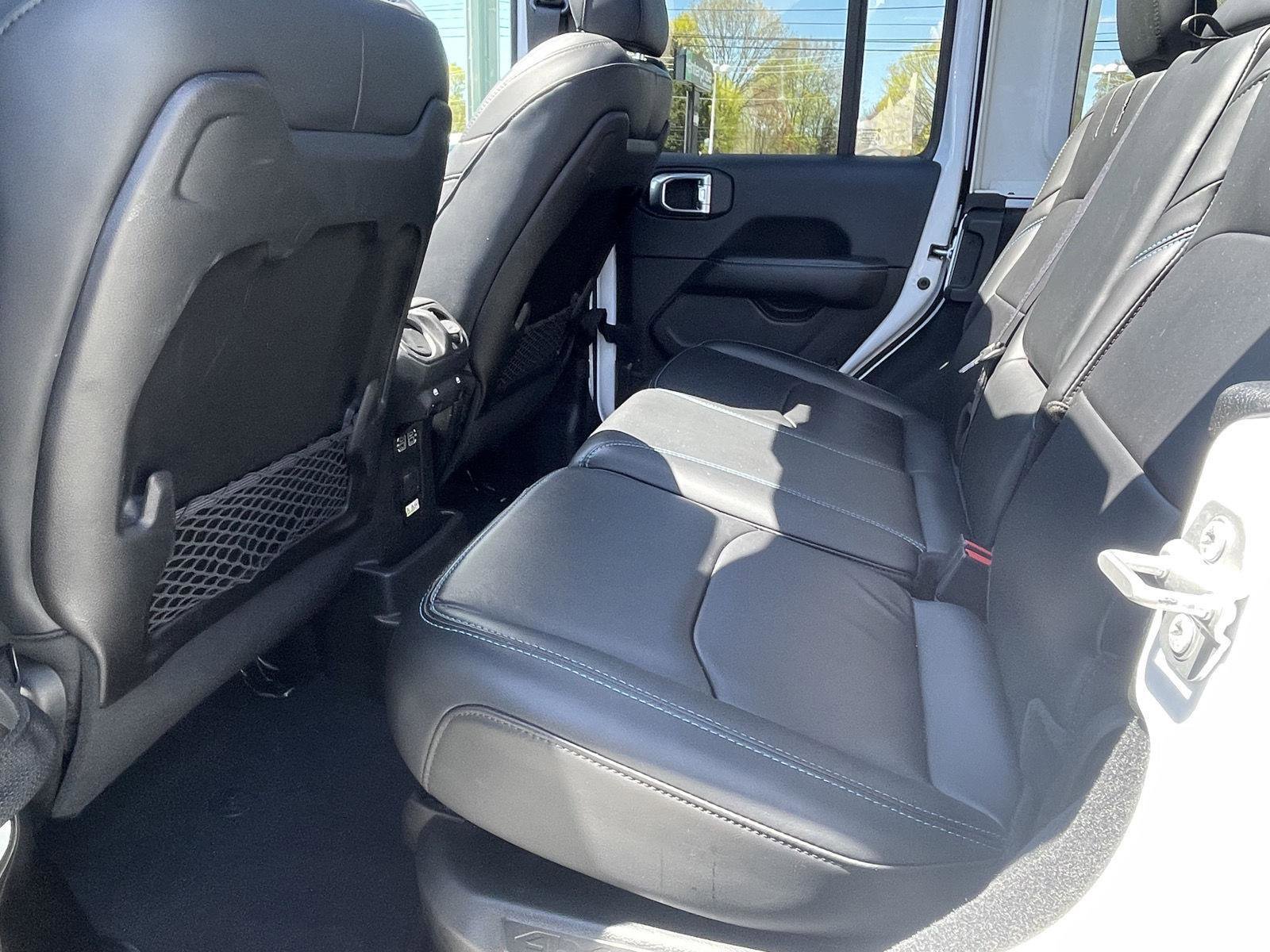 Used 2024 Jeep Wrangler Unlimited Rubicon 4xe AWD/4WD image 15