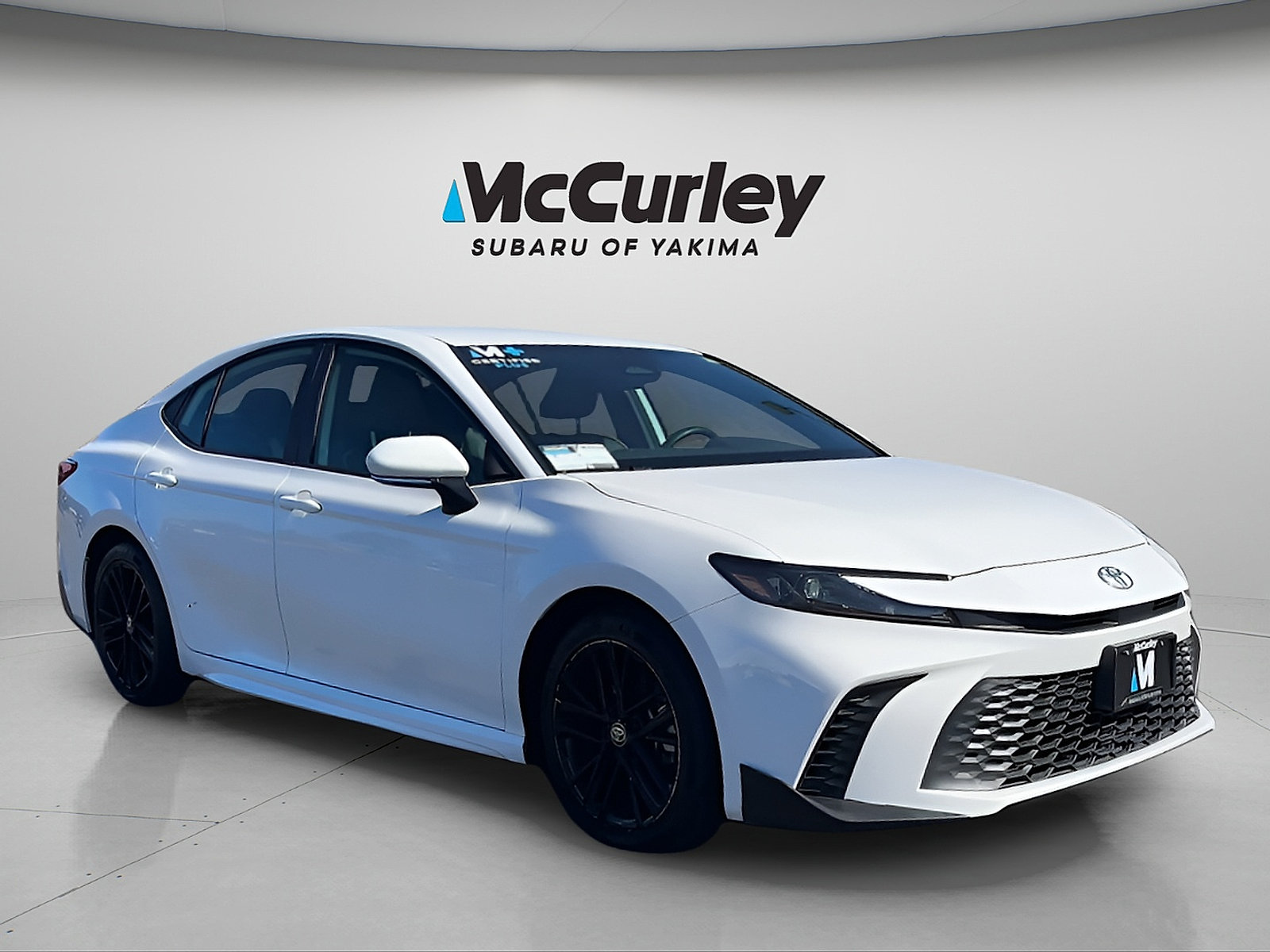Used 2025 Toyota Camry SE FWD image 3