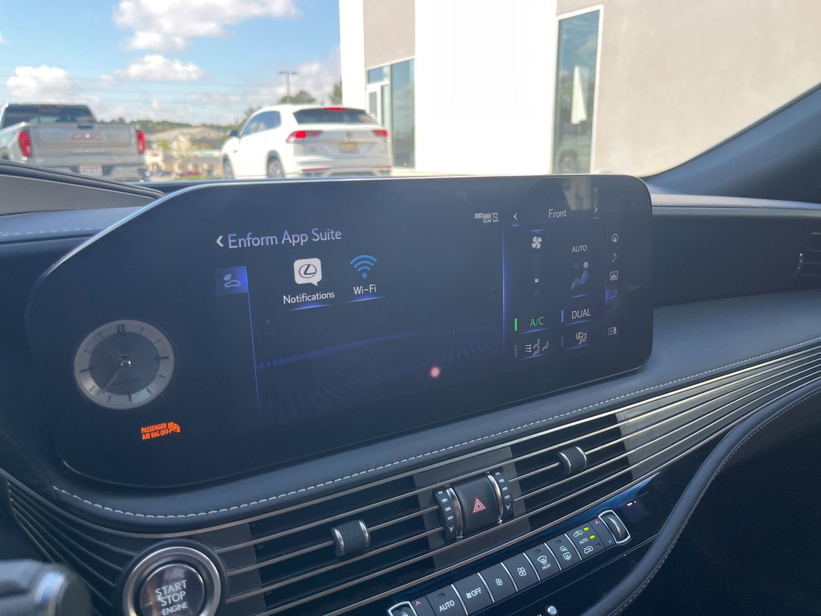 Used 2022 Lexus LS 500 w/ Accessory Package (Z2) RWD image 24