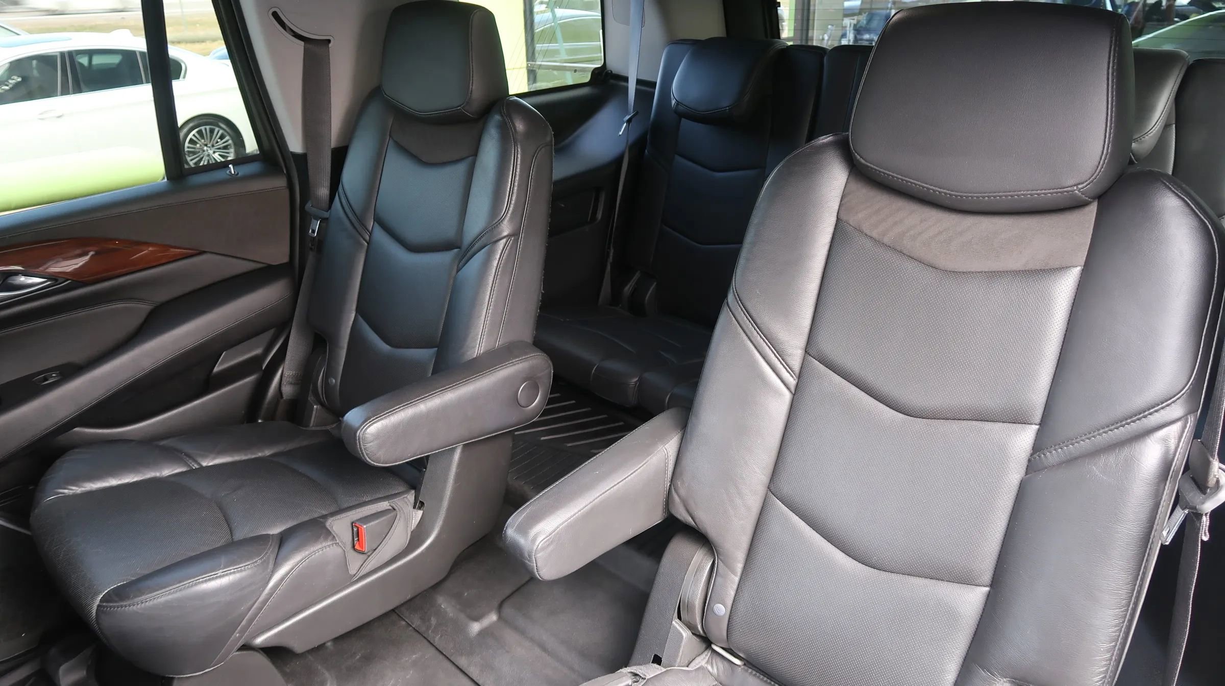 Used 2018 Cadillac Escalade Premium Luxury AWD/4WD image 21