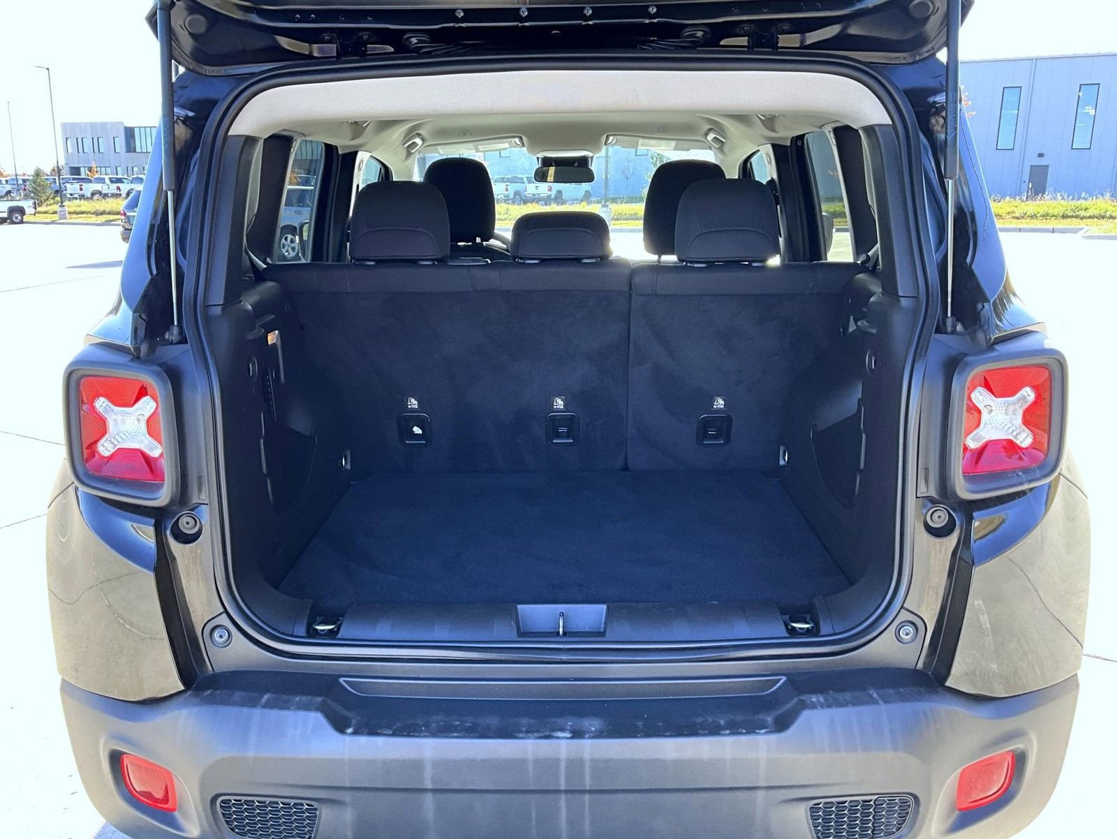 Used 2023 Jeep Renegade Latitude image 9