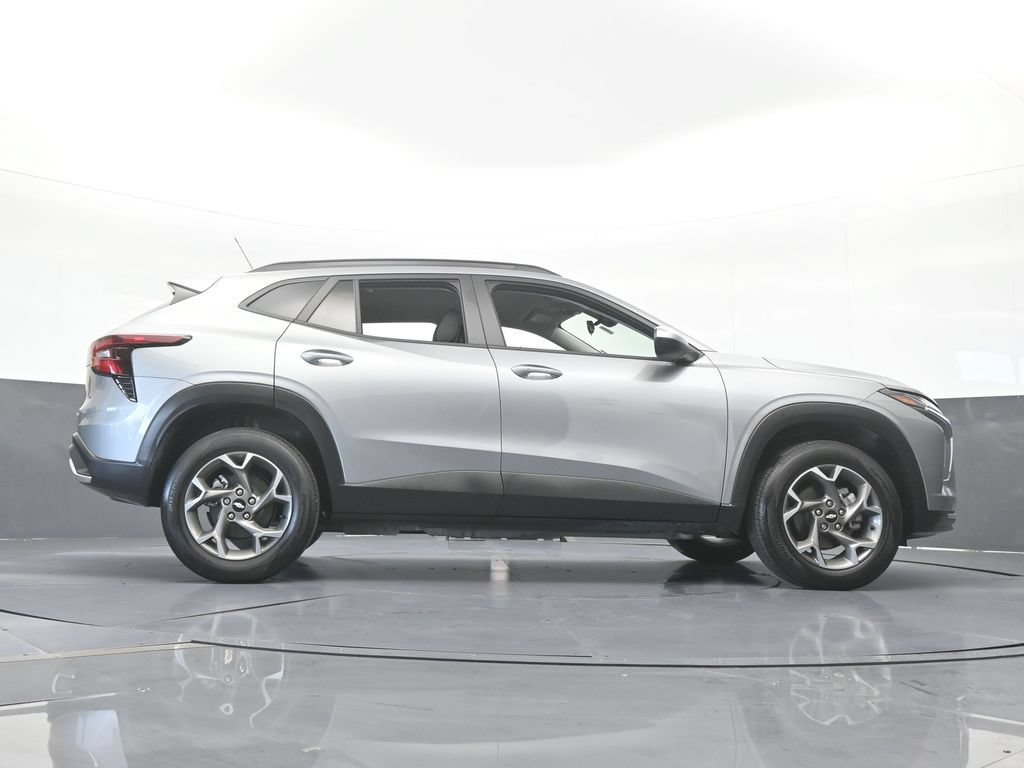 Used 2025 Chevrolet Trax LT w/ Driver Confidence Package FWD image 56
