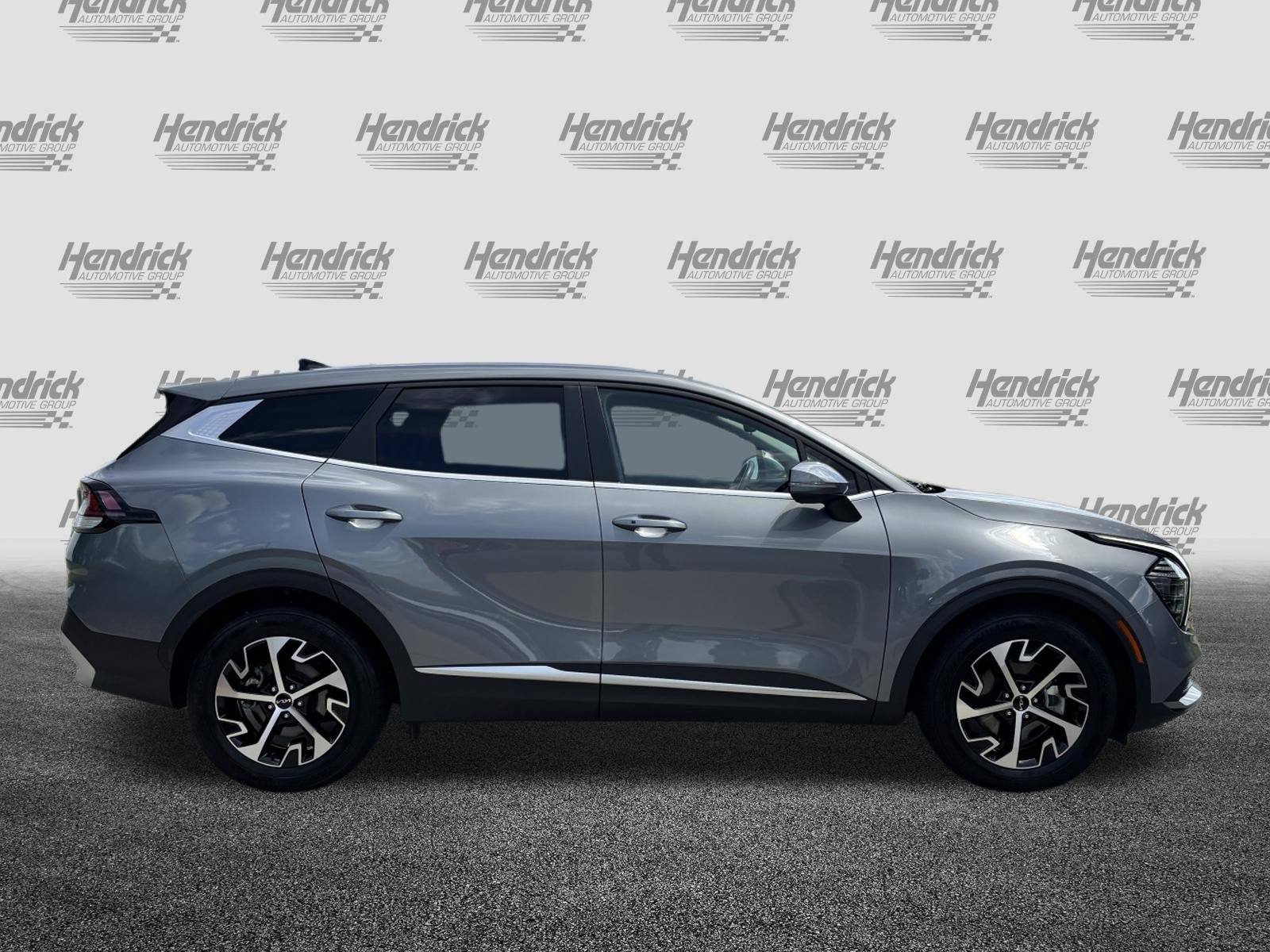 Used 2025 Kia Sportage EX FWD image 11