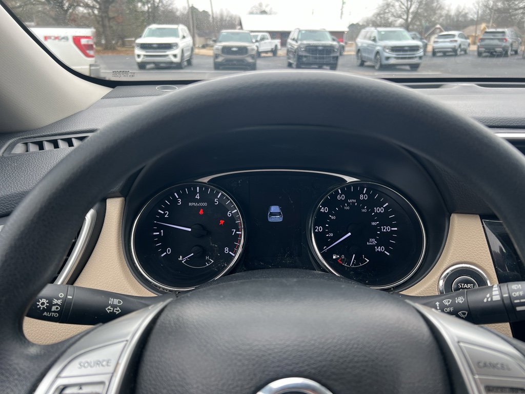 Used 2016 Nissan Rogue SV image 19