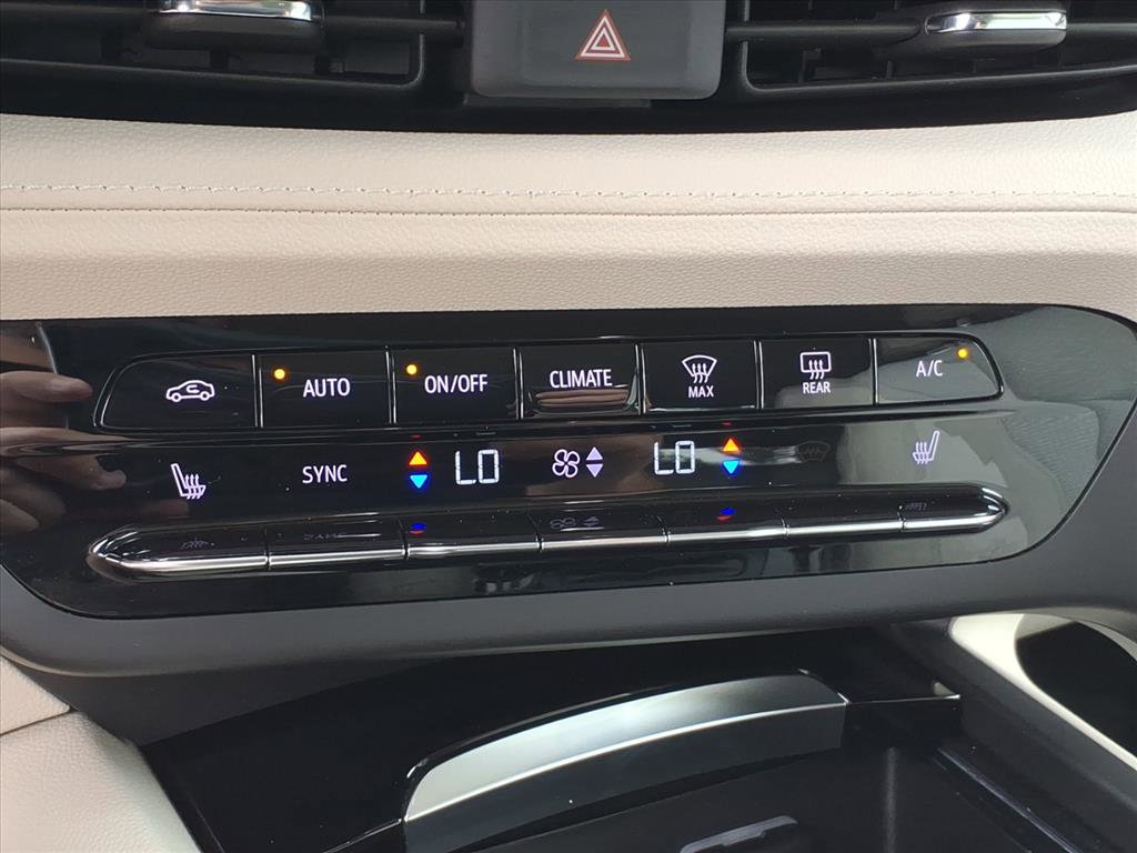 Used 2021 Buick Envision Preferred AWD/4WD image 31