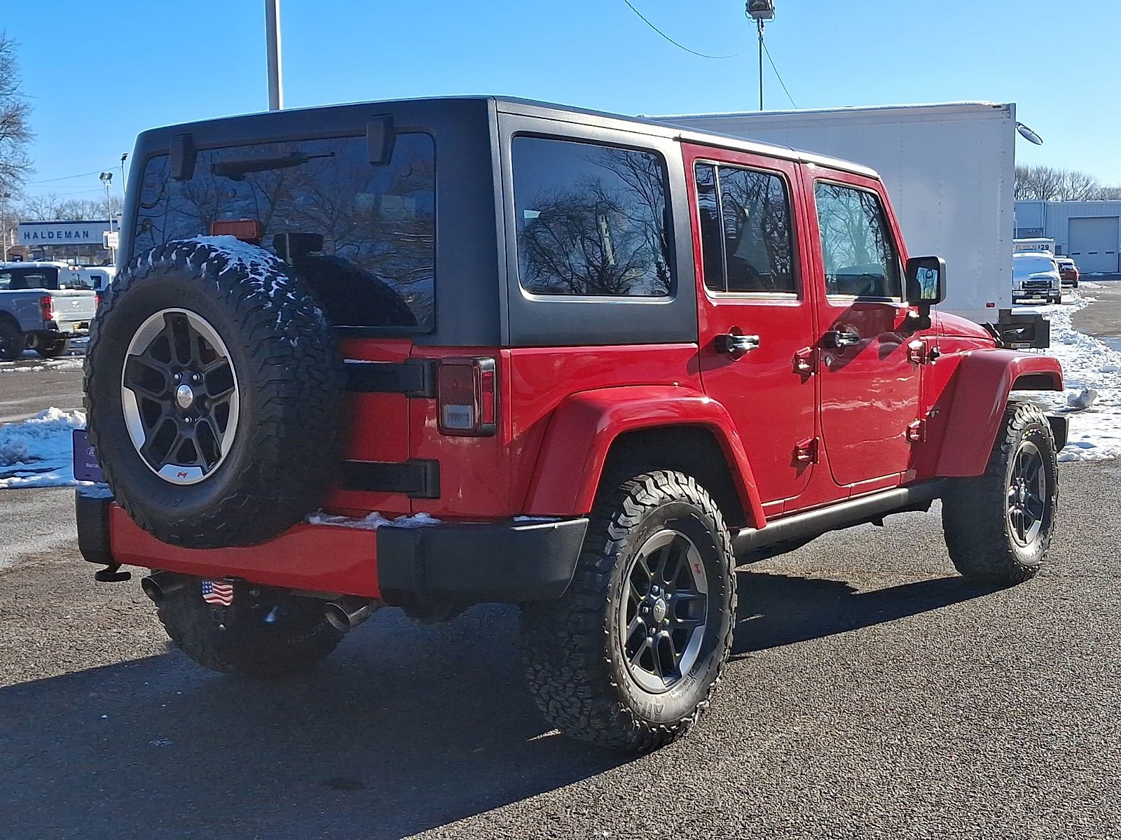 Used 2017 Jeep Wrangler Unlimited Sahara w/ Connectivity Group image 7