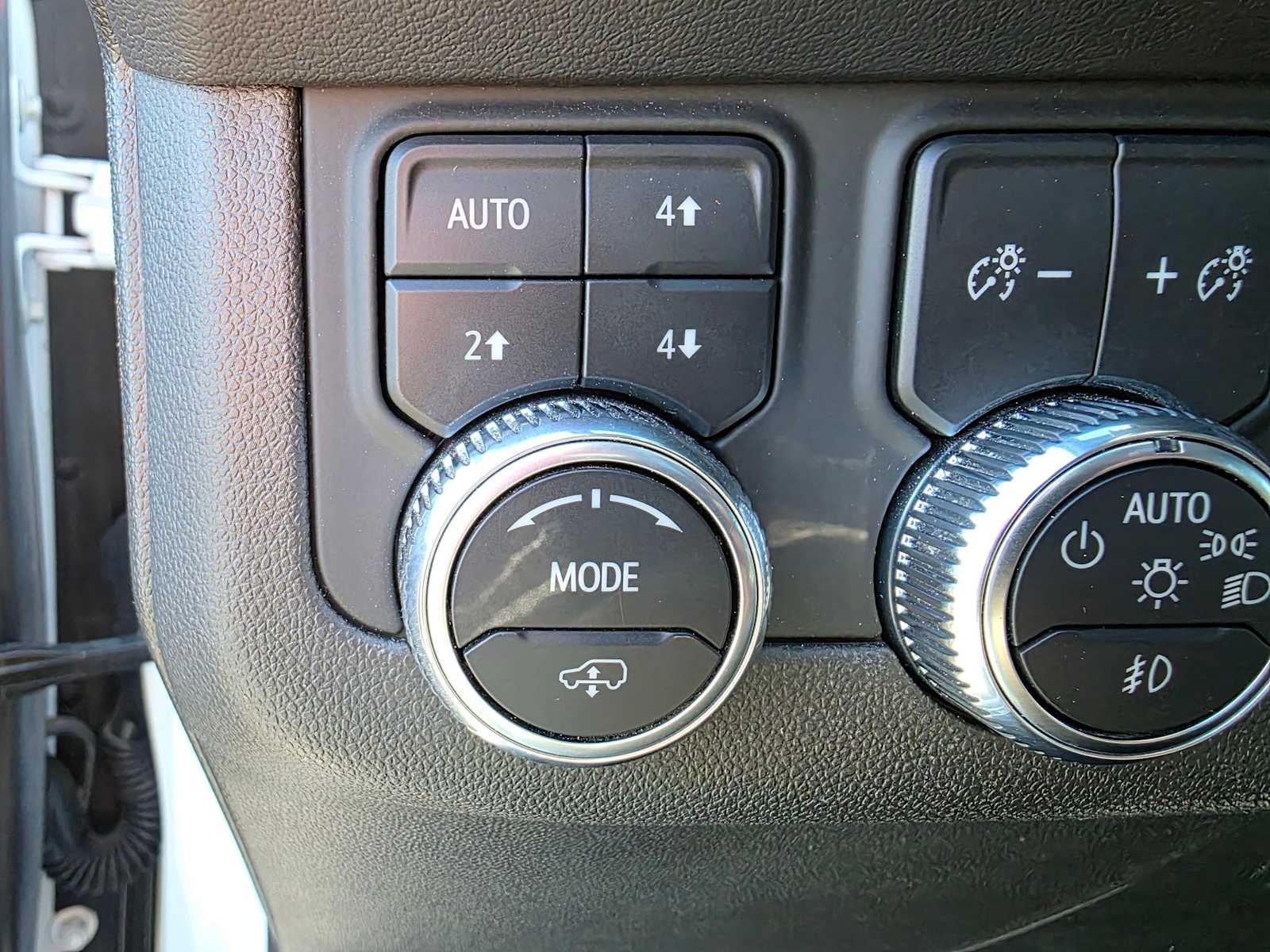 Used 2023 GMC Yukon AT4 w/ AT4 Premium Plus Package AWD/4WD image 24