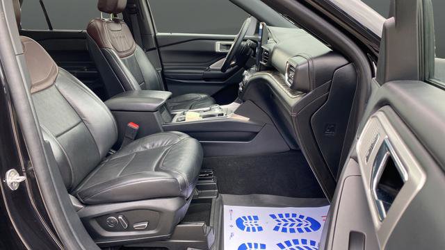 Used 2020 Ford Explorer Platinum w/ Premium Technology Package AWD/4WD image 22